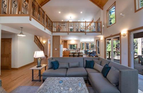 Yosemite West House | Discover A Blue Sky Lodge: Family-Friendly Getaway Awaits
