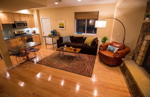 Palo Park Apartment | Scenic Boulder Abode: 10/10 Rated with Lake View Amenities
