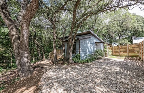 Waco Cabin | A Brazos River Retreat: Guest Rated 9.6/10 with Kitchen