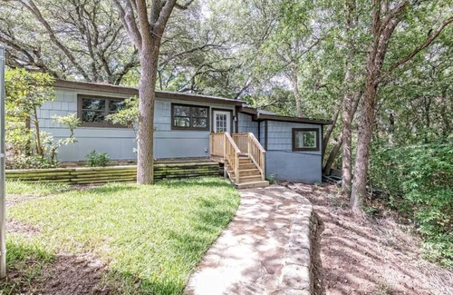 Waco Cabin | A Brazos River Retreat: Guest Rated 9.6/10 with Kitchen