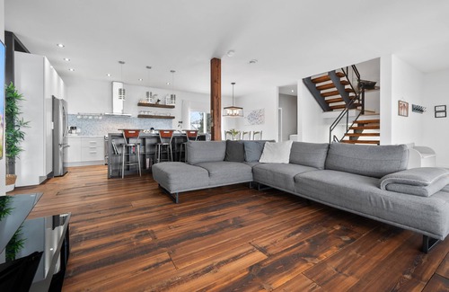 Venise-en-Quebec House | Unforgettable Retreat at Lake Champlain - Rated 10/10