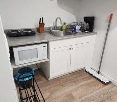 Ottawa Division Apartment | Cozy 1 Bedroom Basement Retreat for Your Perfect Stay