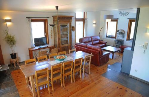 Bohon House | Convenient Stay at A côté de l'Epicerie - Pet Friendly