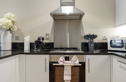 Marylebone Apartment | A/C*Lift*EarlyDrop*FlexPolicy*King*Full Kitchen
