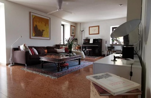 Domegliara Bed & Breakfast | Discover A Casa di Tom: Oceanfront Escape with Hot Tub