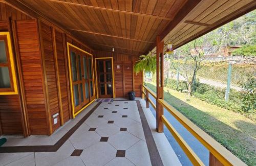Jardim do Embaixador House | Budget-Friendly A Cabana with Hot Tub & 9.8 Guest Rating