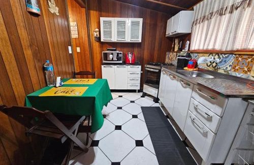 Jardim do Embaixador House | Budget-Friendly A Cabana with Hot Tub & 9.8 Guest Rating