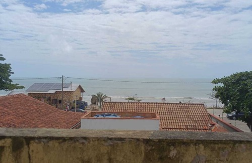 Prado House | Cozy Retreat Just 30 Meters from the Beach, Family Friendly
