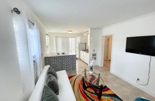 Juno Ridge Apartment | Casa Azul: Beach & Mall Access with Family-Friendly Perks