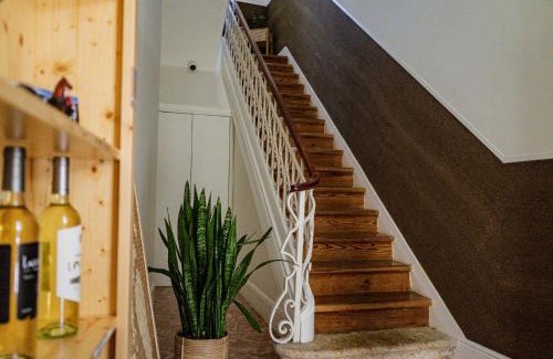 Santarem House | Cozy A Casa Brava: Oceanfront Bliss with Pool Access