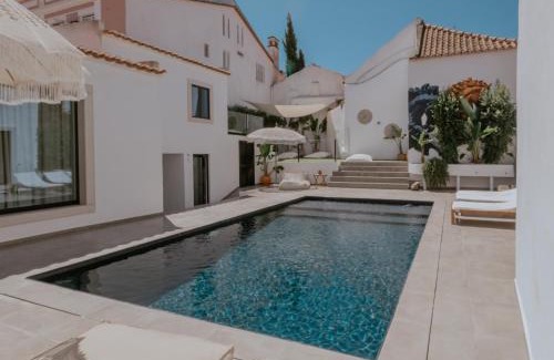 Santarem House | Cozy A Casa Brava: Oceanfront Bliss with Pool Access