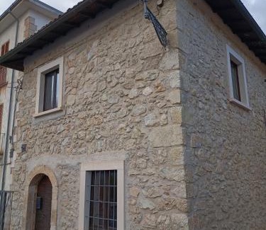 San Demetrio ne' Vestini Apartment | Family-Friendly Stay at A Casa dei Nonni - Guest Rated 9.8