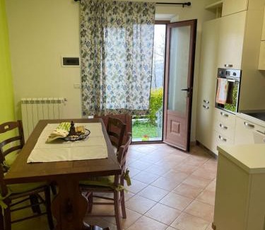 Vara Superiore Apartment | Pet-Friendly Retreat at A Casa di Andre Appartamento Verde