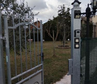 Cannara House | Top-Rated A CASA DI DEBY GREEN HOUSE with Hot Tub & Breakfast