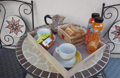 Urbania Apartment | Discover A casa di Franci: Pet-Friendly & Family-Oriented Stay