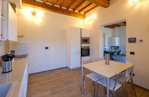 Vinci Villa | Experience A Casa di Patrizia: Panoramic Views & Pool Fun