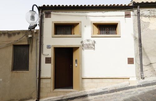 Leonforte House | Explore A Casa do Caliaru - Your Ideal Budget Getaway
