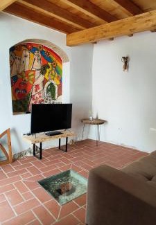 Estremoz House | Pet and Child Friendly Retreat at A Casa do Castelo