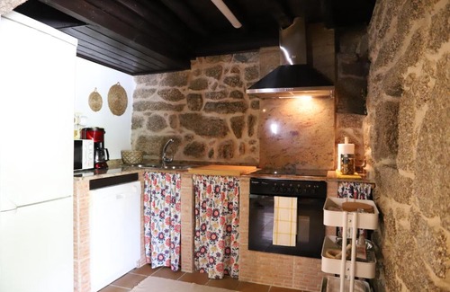 Ponteareas House | Inviting A Casa do Fona: Pet-Friendly with Pool & Family Amenities