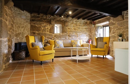 Ponteareas House | Inviting A Casa do Fona: Pet-Friendly with Pool & Family Amenities
