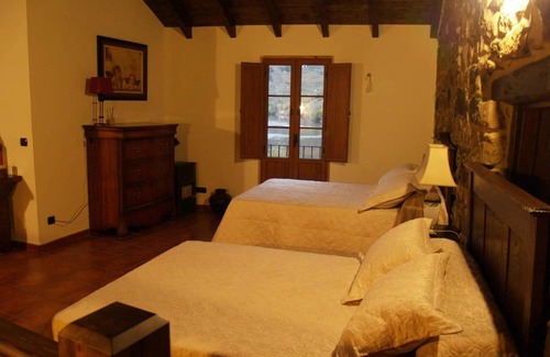 Chantada Apartment | Discover A Casa do Río: Pet-Friendly Retreat with Kitchen