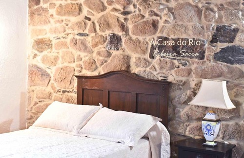 Chantada Apartment | Discover A Casa do Río: Pet-Friendly Retreat with Kitchen