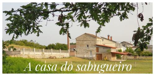 San Cibrao Das Vinas House | Cozy A Casa Do Sabugueiro: Oceanfront Family Retreat