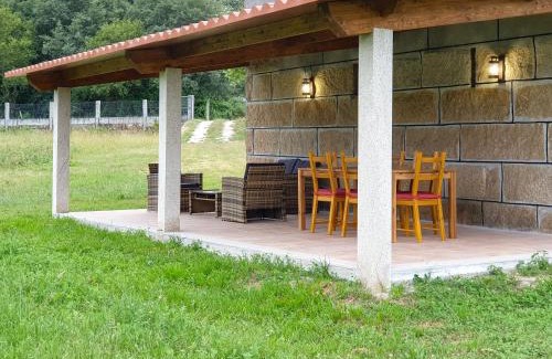 San Cibrao Das Vinas House | Cozy A Casa Do Sabugueiro: Oceanfront Family Retreat