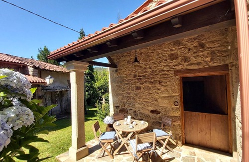 Oza de los Rios Cottage | Discover A Casa dos Avós: Poolside Retreat in Nature