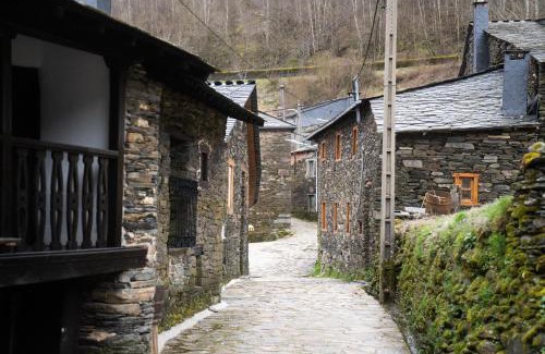 Arnado Ski Chalet | Welcome to A Casa Dos Ratos: Family-Friendly Getaway!