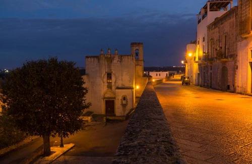 Specchia Historic Centre House | Discover A casa du 'Ntunucciu: Pet-Friendly Comfort