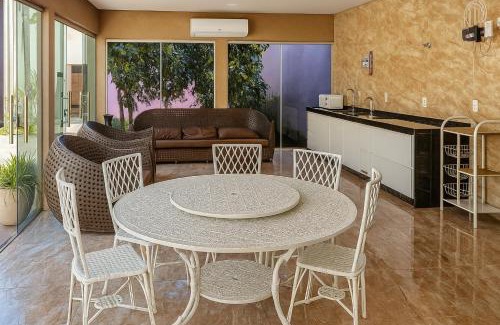Jardim Paraiso House | A Casa Paradisiaca ll Luxo Piscina Super Quente até 50 graus de Temperatura Aquecimento Elétrico com Sauna e Lavanderia com Roupa de Cama e Banho