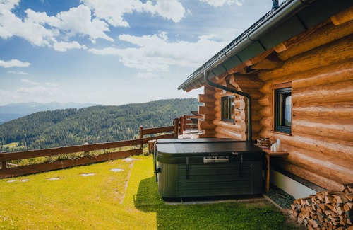 Sankt Urban Ski Chalet | Experience a Cozy Canadian Style Chalet with Lake Views