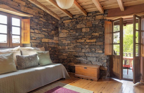 Lousa House | Chalet with Captivating Stories and Unique Amenities