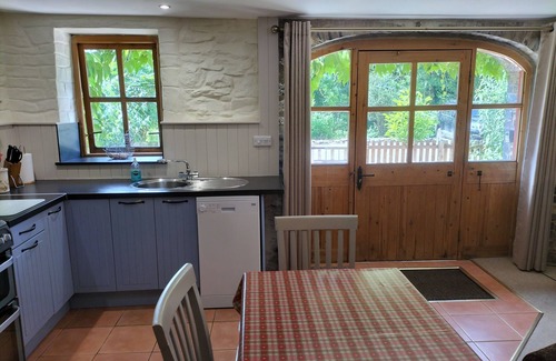 Lampeter Cottage | Idyllic Carriage House Retreat in Scenic Countryside