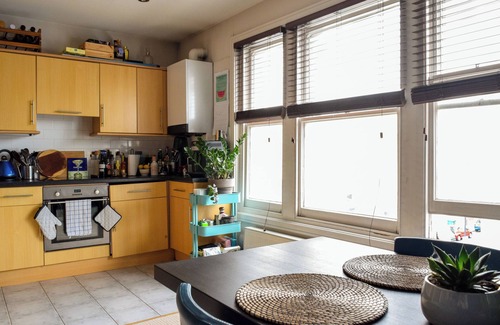 Dulwich Apartment | Cozy 2BD Retreat with Spa in East Dulwich