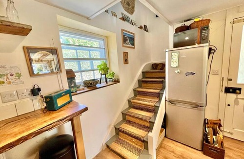 Stratton House | Delightful Country Cottage: Pet & Child Friendly Retreat