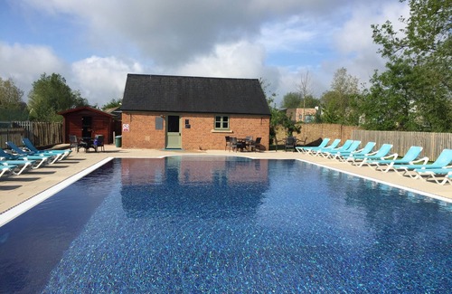 Cirencester Cottage | Serene Cottage Retreat at Lower Mill in The Cotswolds