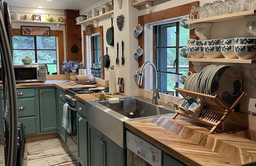 Colorado Springs Cabin | Historic Log Cabin with Modern Amenities and Spa Retreat