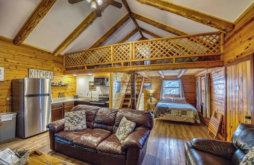 Saint Joe Cabin | Inviting 2-Bedroom Cabin: Perfect for Family Getaways
