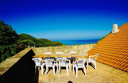 Pino House | Cozy House with Ocean View and Pet-Friendly Amenities