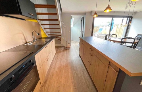 Yffiniac Cottage | Idyllic Farm Stay with Ocean View and Family-Friendly Amenities