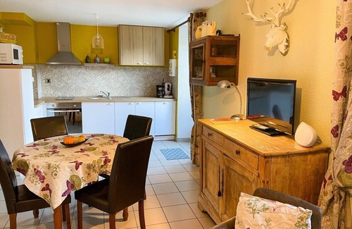 Yffiniac Cottage | Cozy Old Farm Retreat with Ocean View and Pool Access
