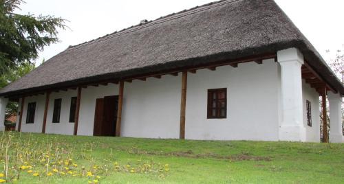 Cigand House | Pet-Friendly Getaway at A cigándi bíró háza - Rated 9/10