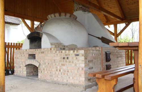Cigand House | Pet-Friendly Getaway at A cigándi bíró háza - Rated 9/10