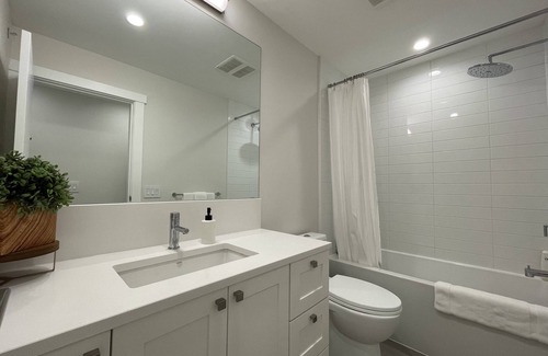 Tsawwassen House | Coastal Haven Guest House - Family-Friendly Retreat!