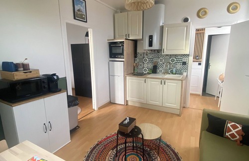 Sainte-Therese-Demi-Lune Apartment | A cocoon in the presbytery (with private parking)