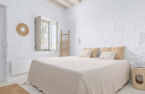 Nisyros Villa | Cozy Retreat on Nisyros: Ocean Views & Family Friendly