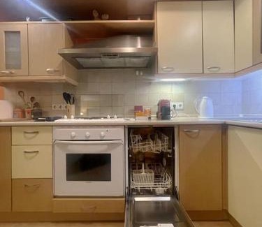 Oborishte Apartment | Vibrant Apartment Escape: Pet & Child Friendly Stay