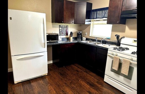 Lakeland Apartment | Cozy 1-Bed Apartment in a Peaceful Community with Amenities
